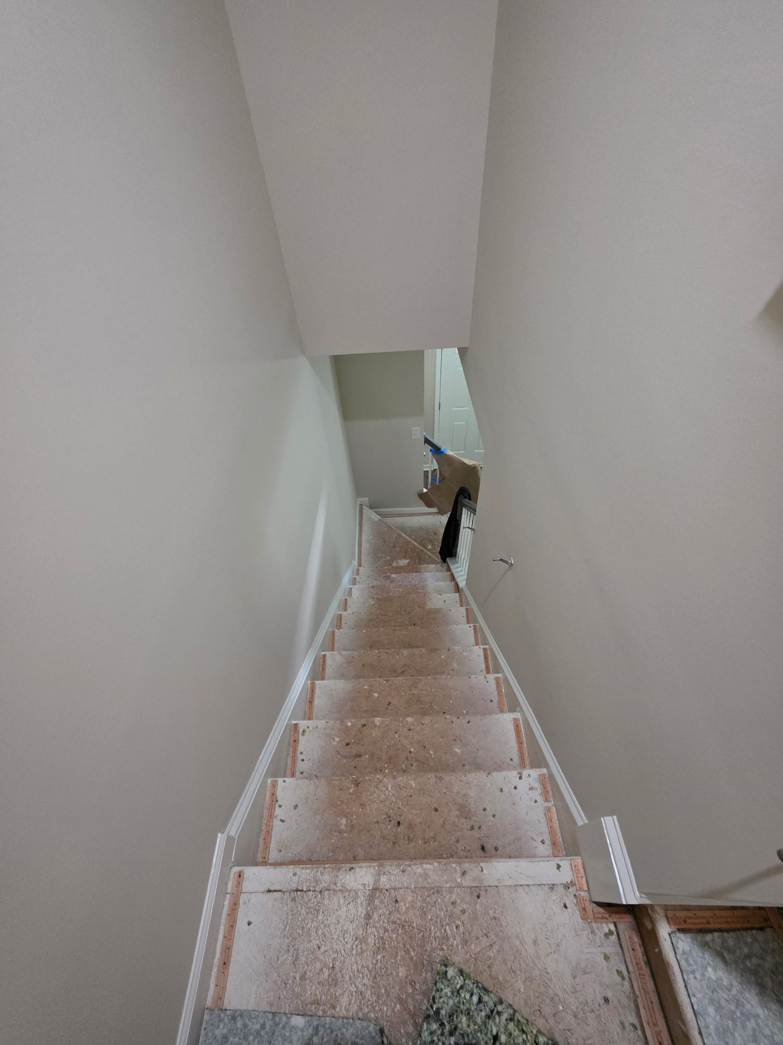 Alfombra escalera – Antes